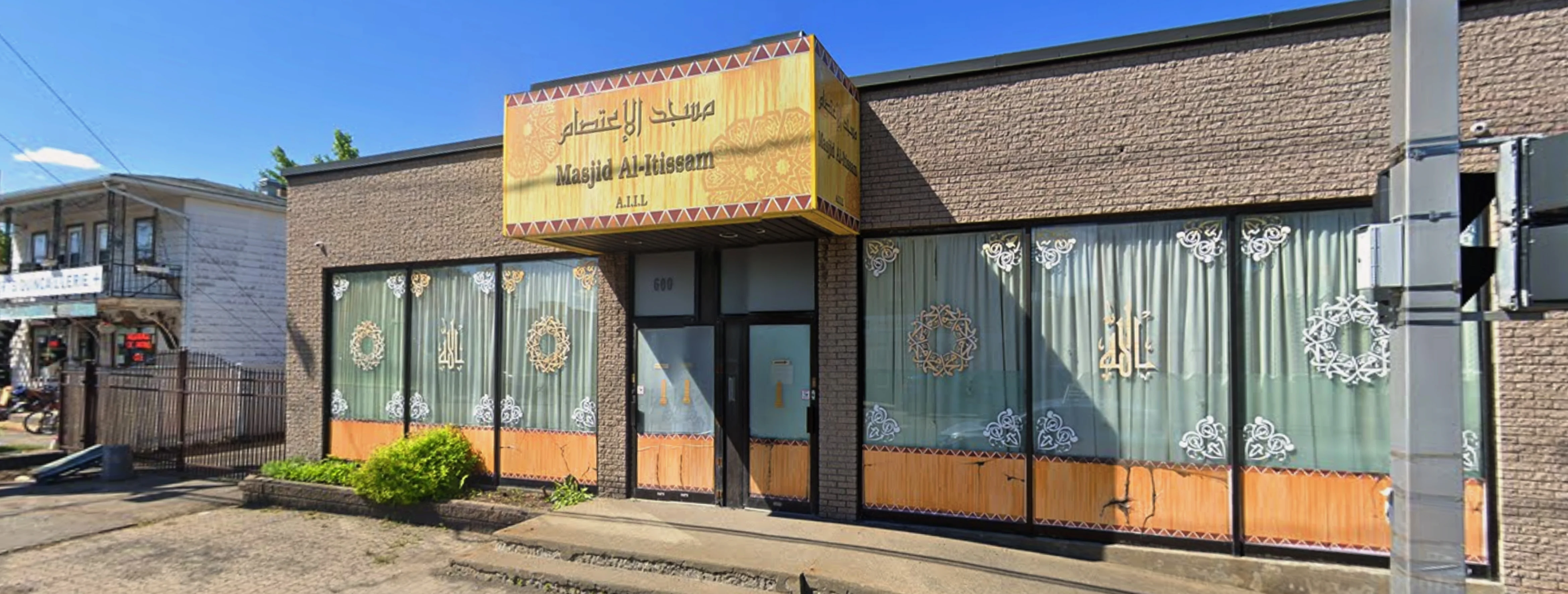 Exterior view of Mosquée Al Itissam Laval building